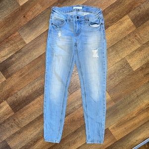 Eunina midrise destructed light wash skinny jean in size 27